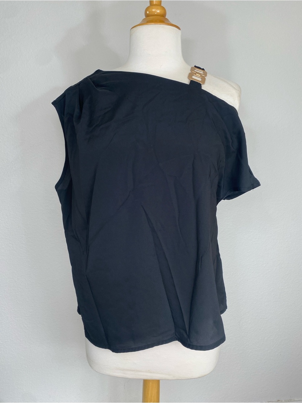 Amazon Women's Black Asymmetrical Top Size Large Classic Minimalist Casual